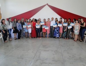 Prefeitura de Paulo Afonso Concluintes do curso de corte e costura recebem certificados