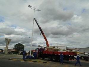 Prefeitura de Paulo Afonso Iluminação de LED chega à rotatória da Apolônio Sales