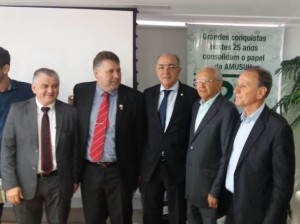 Prefeitura de Paulo Afonso Prefeito participa das comemorações de 25 anos da AMUSUH