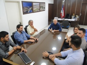 Representantes da TV São Francisco visitam gabinete do prefeito Luiz de Deus