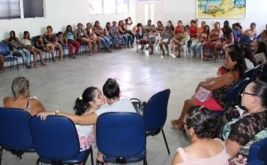 Prefeitura de Paulo Afonso Famílias assistidas pela rede socioassistencial participam de palestra sobre gravidez na adolescência