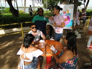 Prefeitura de Paulo Afonso Páscoa Solidária equipe organizadora divulga campanha no Parque Belvedere