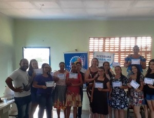 Mulheres do povoado Lagoa do Rancho concluem oficina gratuita de luminária