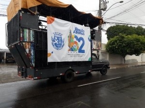 Marcha da Esperança leva alegria às ruas da cidade e profissionais da saúde são homenageados