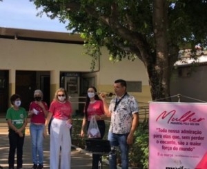 Servidoras são recebidas com música em homenagem ao Dia da Mulher