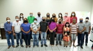Prefeitura de Paulo Afonso Prefeito empossa membros dos conselhos do idoso e rural