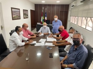 Prefeito solicita ao Estado diálogo com a Coelba sobre constante queda de energia no município