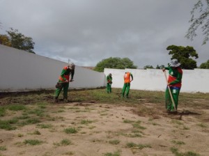Ações de limpeza pública prosseguem em toda a cidade