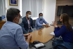 Prefeitura e UniRios firmam convênio que garante desconto para servidores e dependentes em cursos da instituição