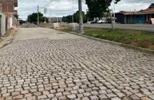 Urbanização do canteiro da BA 210 do BTN segue em andamento e finalizado ganha calçamento, grama, iluminação e piso intertravado