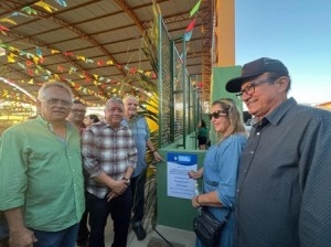Entrega da cobertura e iluminação da quadra da Malhada Grande reúne comunidade e festejo junino