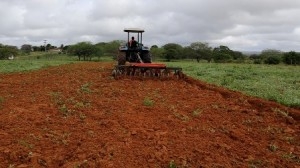 Programa de aração de terra tem continuidade e beneficia 523 produtores