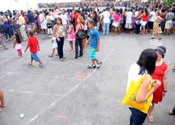 Chegada de Papai Noel e Show de Carla Perez.