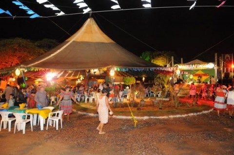 Vila do Forró e Shows na Avenida Apolônio Sales