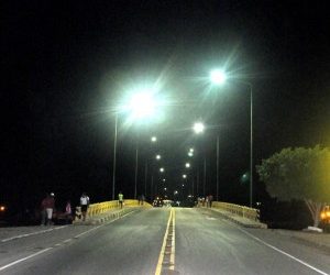 Prefeitura troca iluminação da ponte que dá acesso à ilha e transforma cartão postal da cidade