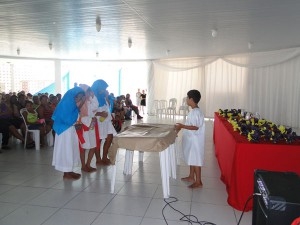 Celebração da Páscoa reúne centenas de usuários dos programas sociais