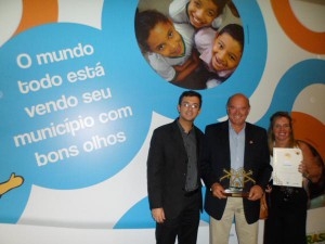 Prefeito Anilton e secretária de Desenvolvimento Social recebem Prêmio do Selo UNICEF Município Aprovado