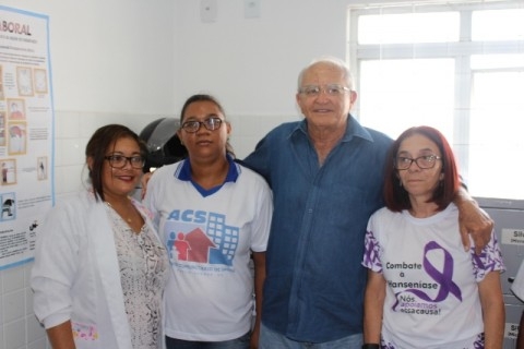 Prefeito visita obras no Bairro Oliveira Brito