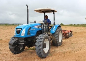 Prefeito acompanha obras de ampliação da rede hidráulica no Povoado Barrinha