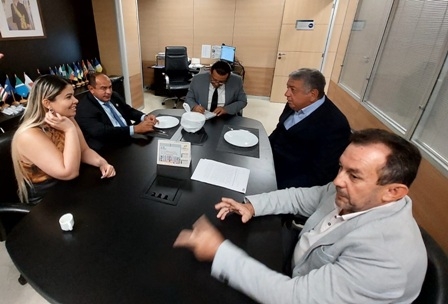 No Ministério das Cidades, Marcondes solicita novas unidades habitacionais, asfalto para as localidades rurais, entre outras melhorias