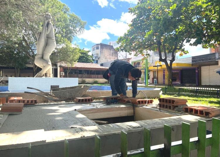 Praça do Trabalhador passa por requalificação e monumento histórico ganha nova iluminação