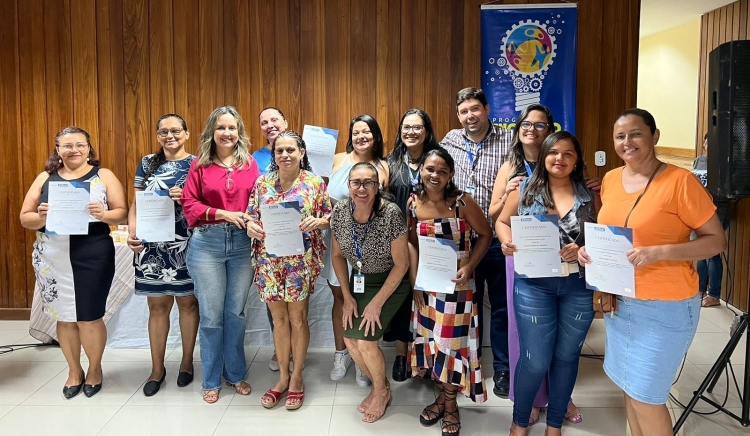 15 mulheres recebem certificado de conclusão do curso de produção de comidas juninas