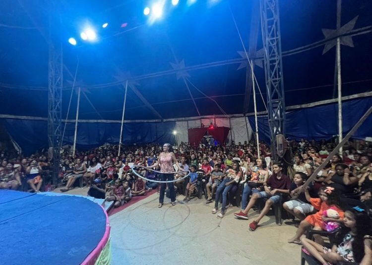 Com espetáculo no Circo, Sedes e rede de proteção promovem momento de reflexão e diversão dentro do Agosto Lilás para mais de 900 mulheres