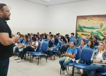 CAPS AD e equipe do PSF Jardim Bahia realizam Projeto Família na Escola