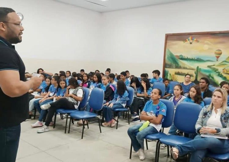 CAPS AD e equipe do PSF Jardim Bahia realizam Projeto Família na Escola