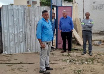 Marcondes faz visita no Estádio Álvaro de Carvalho  vistoria a realização de  30% da obra de requalificação
