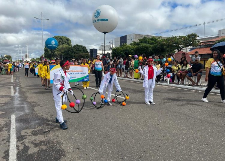 Desfile de 65 anos Emancipação Política
