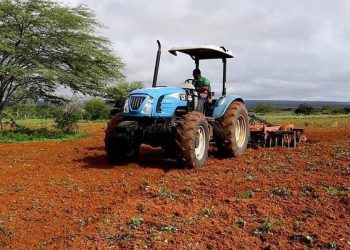 Cerca de 625 produtores rurais são beneficiados com aração de terra