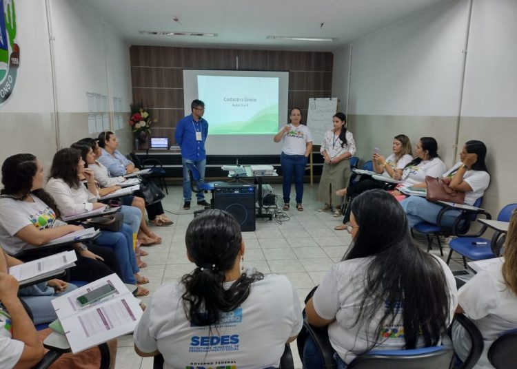 Equipes do Bolsa Família participam de curso de formação e atualização cadastral