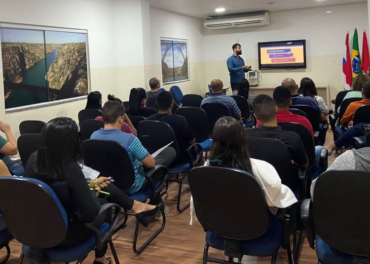 25 proprietários de micro e pequenas empresas participam de curso de licitações e compras públicas