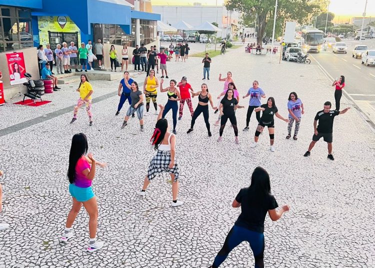 EDUCAÇÃO FÍSICA 01 Prefeitura de Paulo Afonso Dia do Profissional de Educação Física reuniu várias pessoas para atividades nos dias 1 e 2 de setembro
