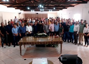 Prefeito Marcondes Francisco participa de evento sobre cadeia produtiva do leite e do mel promovido pelo Governo do Estado