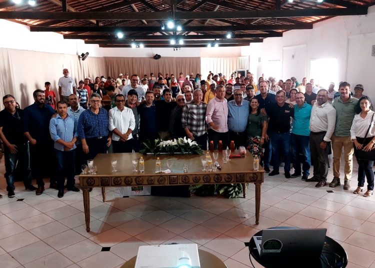 MARCONDES EM JEREMOABO 01 Prefeitura de Paulo Afonso Prefeito Marcondes Francisco participa de evento sobre cadeia produtiva do leite e do mel promovido pelo Governo do Estado