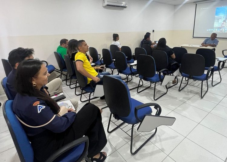 Prefeitura se reúne com representantes de provedores de internet e da Coelba para organizar instalação de fios e componentes