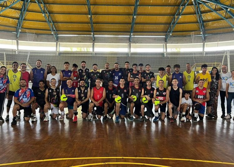 Seletiva masculina e feminina para participar do Desafio Interestadual de Vôlei aconteceu neste domingo (3)
