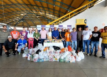 Marcondes participa de entrega de cerca de mil quilos de alimentos arrecadados no 3º Vem de Bike