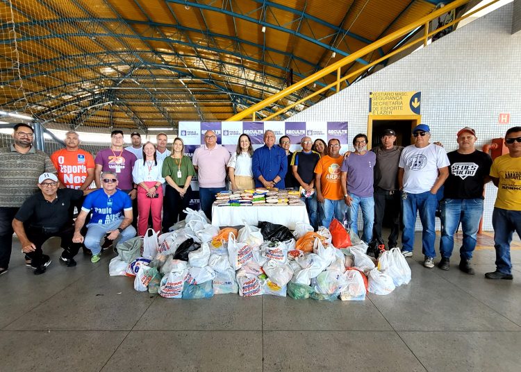 Marcondes participa de entrega de cerca de mil quilos de alimentos arrecadados no 3º Vem de Bike