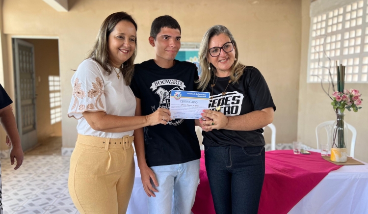 Oportunidade para a juventude: mais 39 alunos do Curso de Informática Básica recebem certificado de conclusão