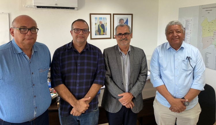 Em viagem a Salvador, Marcondes trata com Governo do Estado construção de novo Hospital Regional em Paulo Afonso.