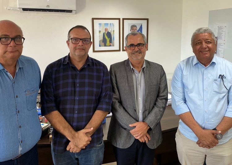 Em viagem a Salvador, Marcondes trata com Governo do Estado construção de novo Hospital Regional em Paulo Afonso.