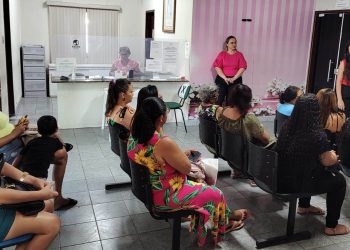 Roda de conversa, atendimento ginecológico e testes rápidos fizeram parte da ação do CAM