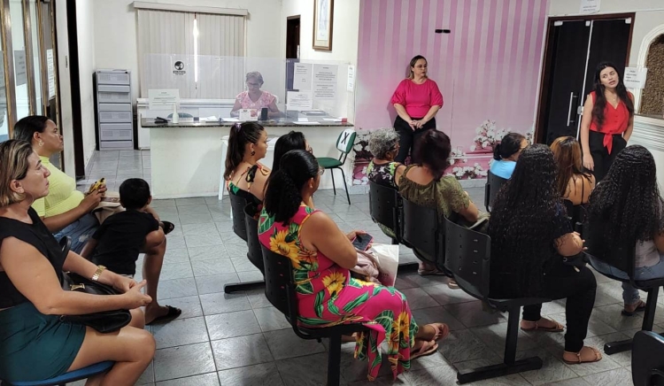 Roda de conversa, atendimento ginecológico e testes rápidos fizeram parte da ação do CAM