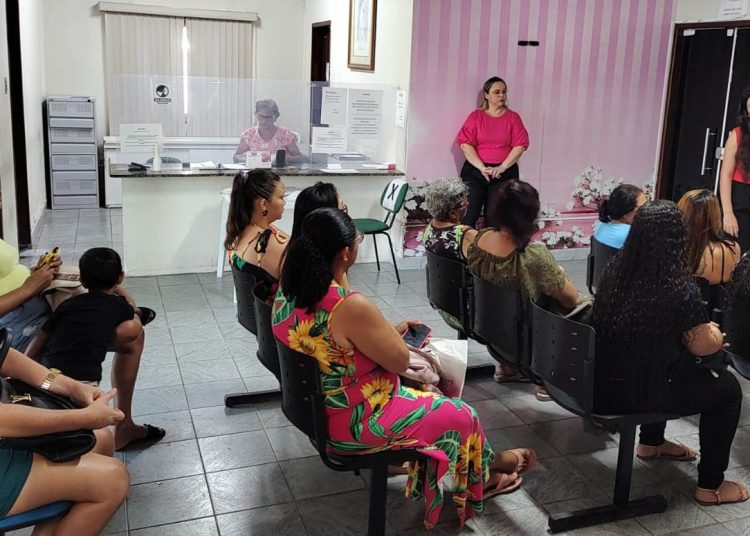 Roda de conversa, atendimento ginecológico e testes rápidos fizeram parte da ação do CAM