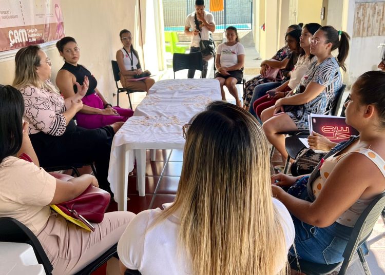 Núcleo Desenvolver promove roda de conversa sobre Outubro Rosa para mães dos assistidos na unidade