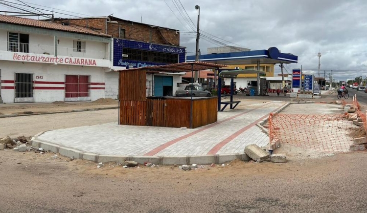 Seinfra continua com obra de urbanização do canteiro da BA 210 do BTN até a PRF