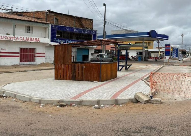 Seinfra continua com obra de urbanização do canteiro da BA 210 do BTN até a PRF